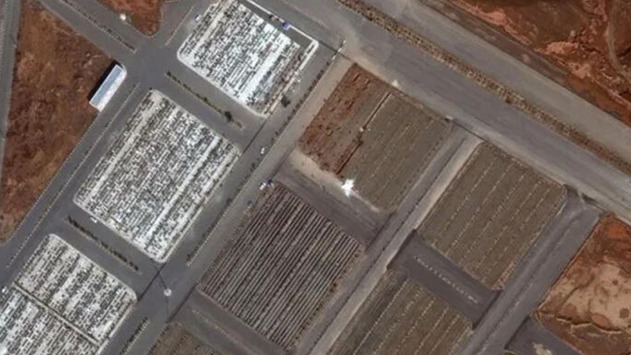 Son dakika... İran'ın Kum kentindeki koronavirüs mezarları uydu görüntüsü korku yarattı 3