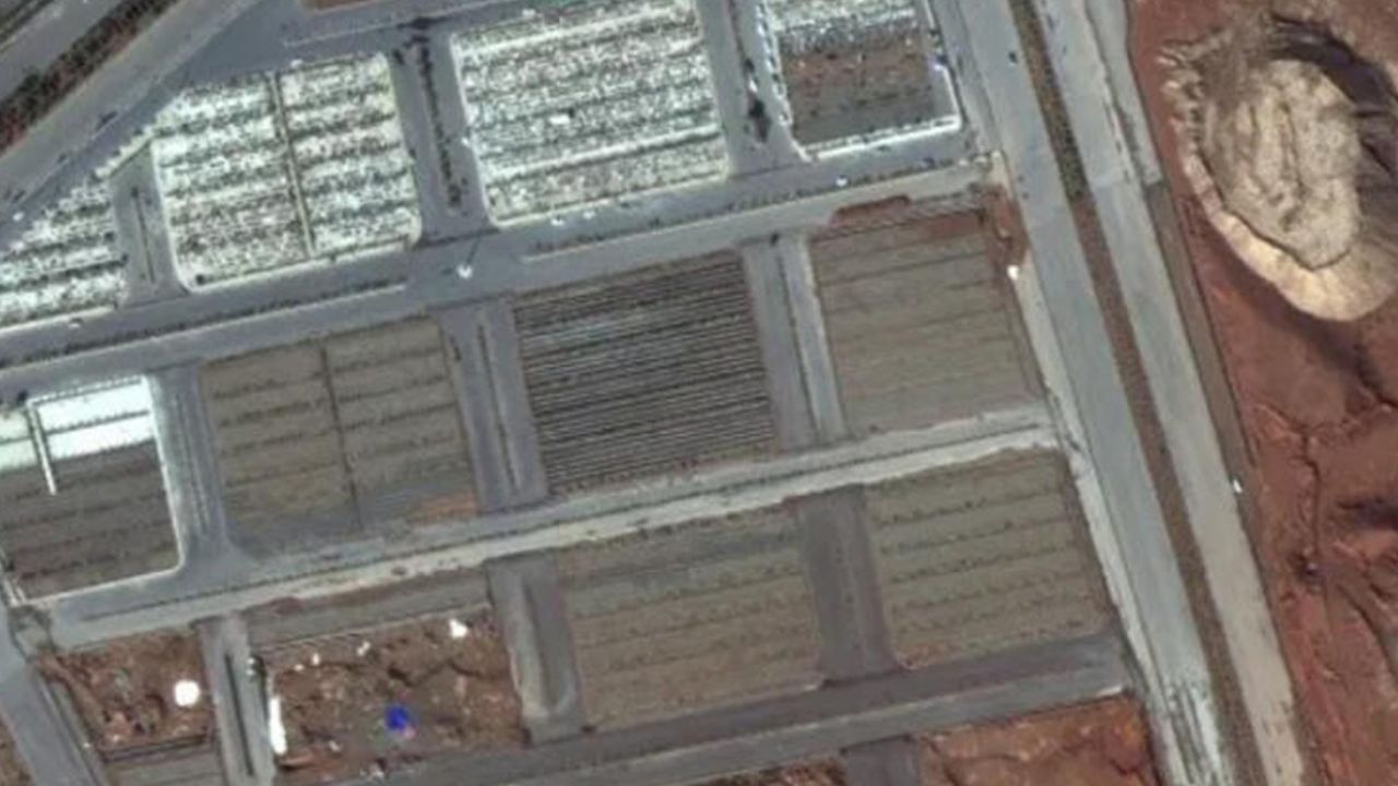 Son dakika... İran'ın Kum kentindeki koronavirüs mezarları uydu görüntüsü korku yarattı 5
