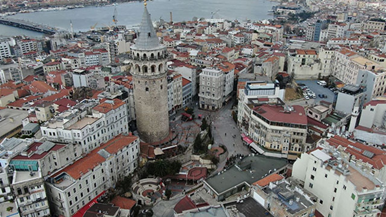 Son dakika... İstanbul'da vatandaşlar evlere kapandı, meydanlar boş kaldı, kafeler kapandı... 1