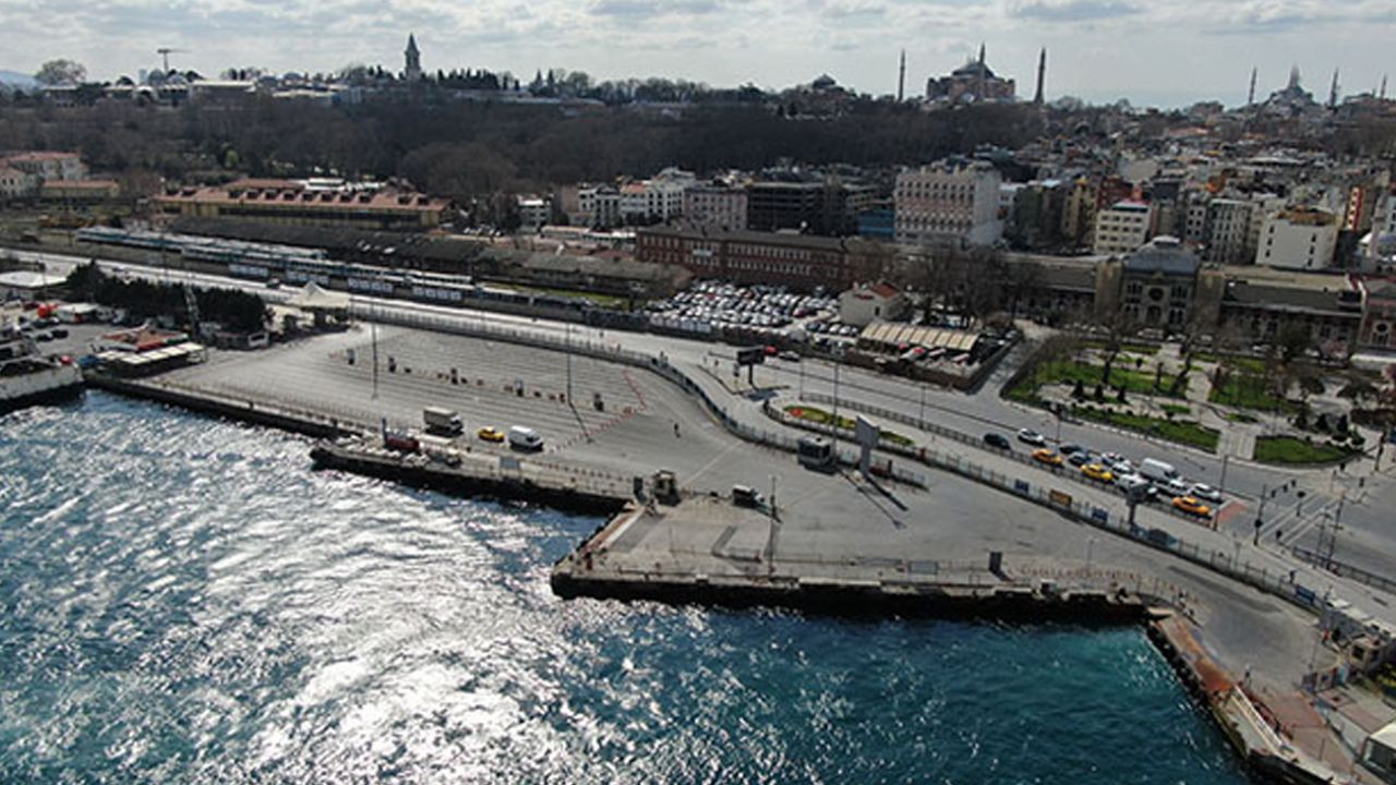 Son dakika... İstanbul'da vatandaşlar evlere kapandı, meydanlar boş kaldı, kafeler kapandı... 3