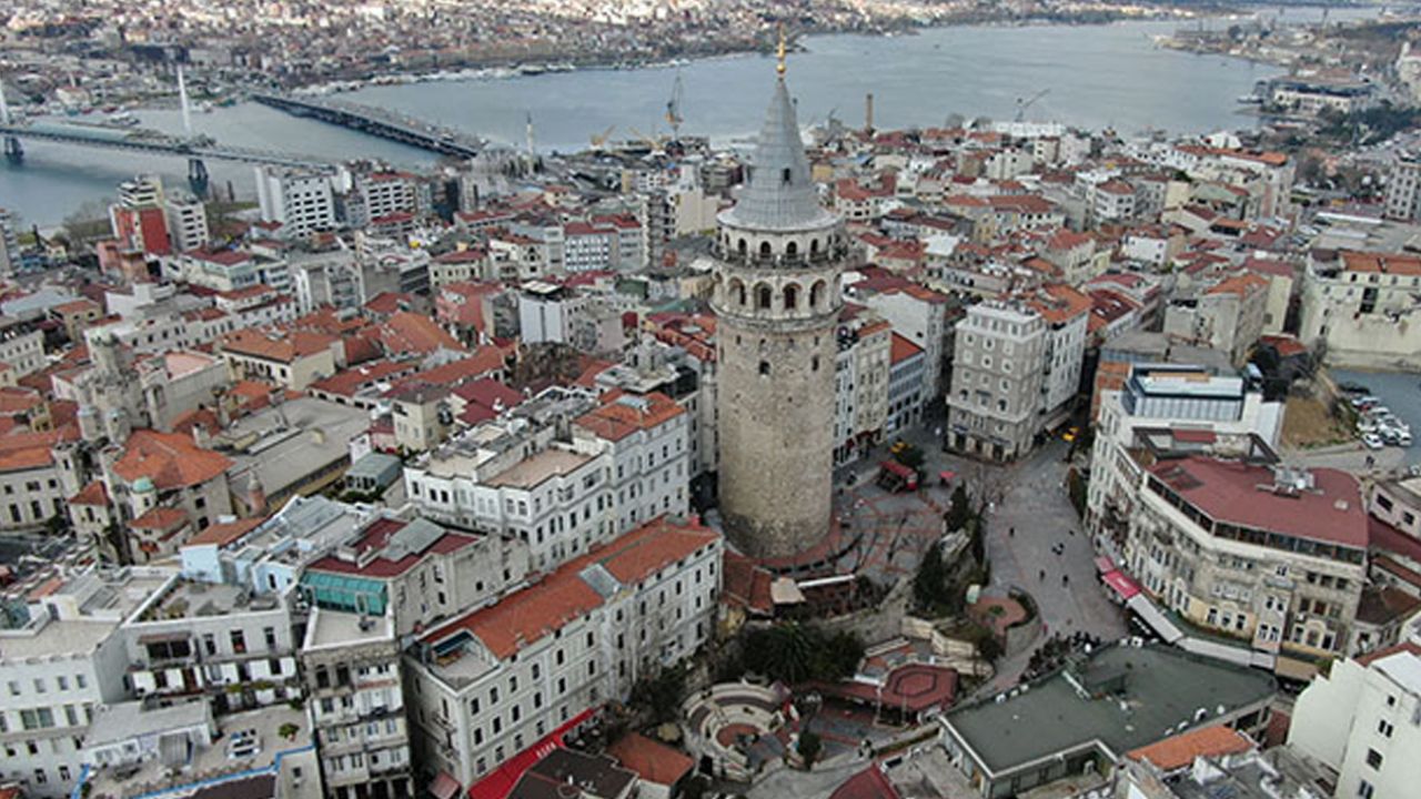Son dakika... İstanbul'da vatandaşlar evlere kapandı, meydanlar boş kaldı, kafeler kapandı... 7