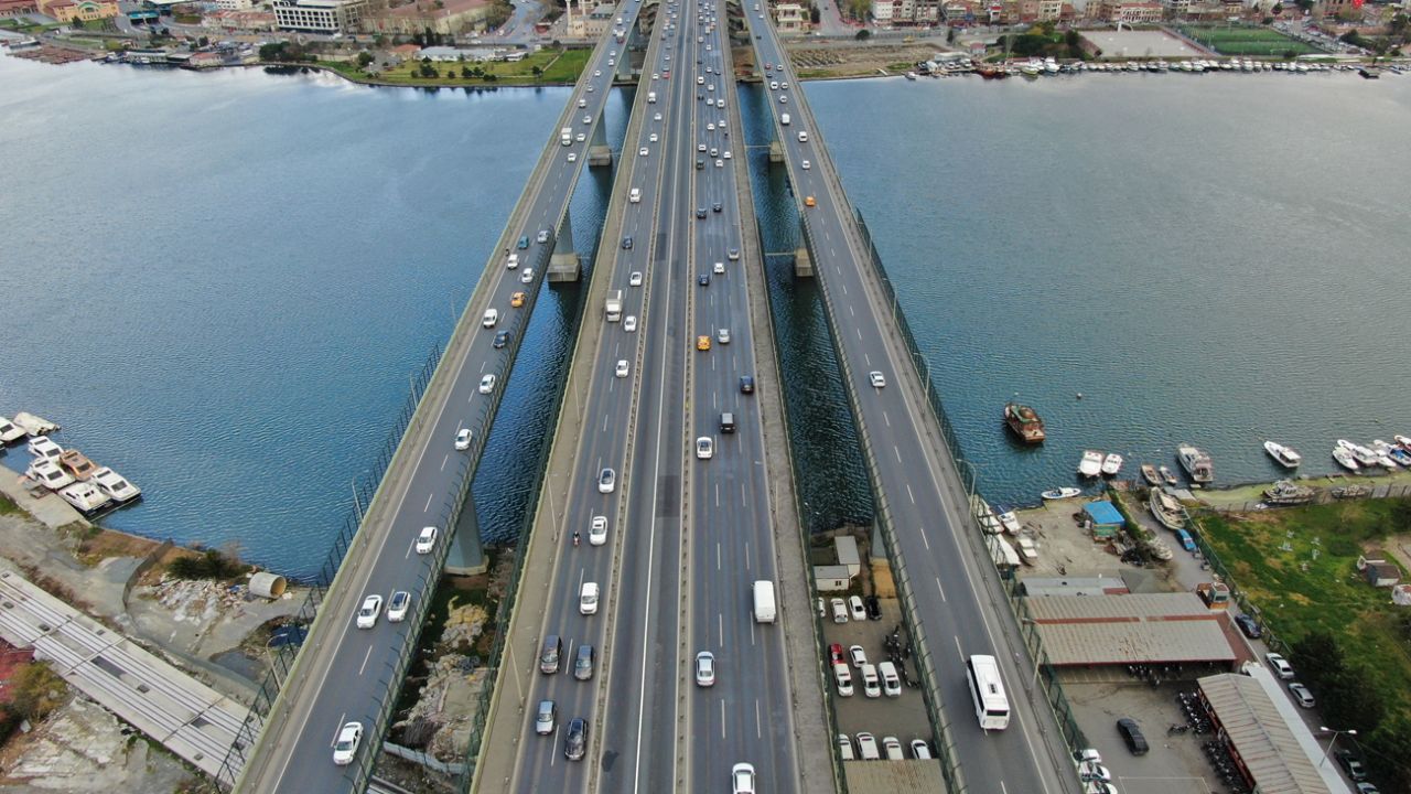 Son dakika... İstanbul trafiğine "koronavirüs" etkisi drone ile görüntülendi 1