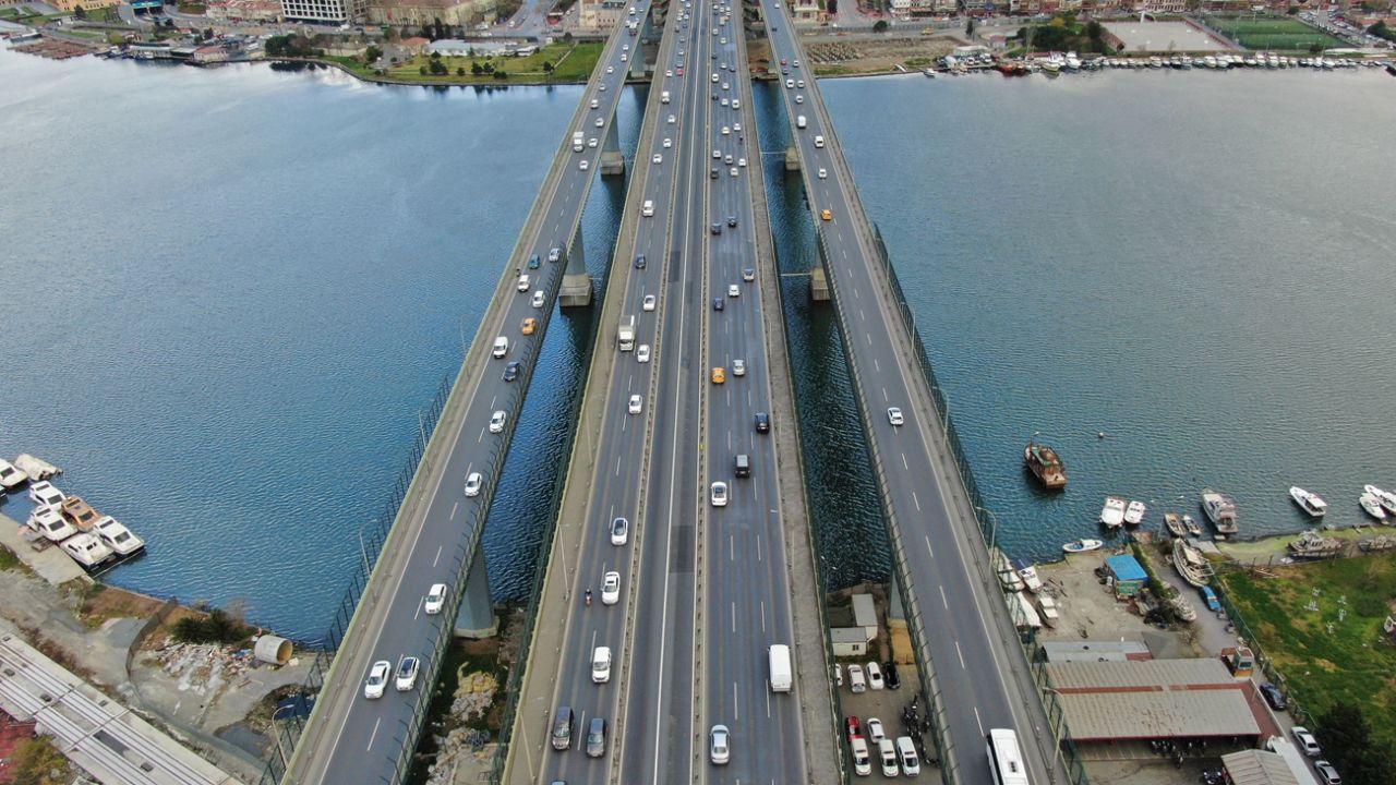Son dakika... İstanbul trafiğine "koronavirüs" etkisi drone ile görüntülendi 2