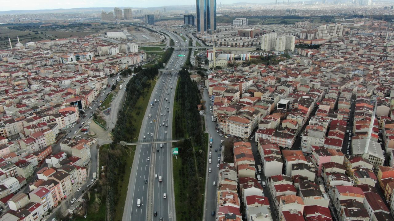 Son dakika... İstanbul trafiğine "koronavirüs" etkisi drone ile görüntülendi 4