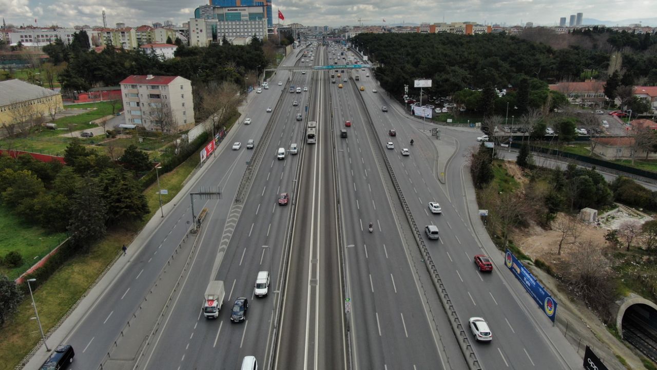 Son dakika... İstanbul trafiğine "koronavirüs" etkisi drone ile görüntülendi 5