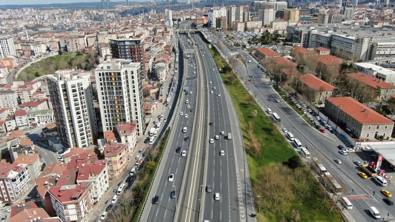 Son dakika... İstanbul trafiğine "koronavirüs" etkisi drone ile görüntülendi 8