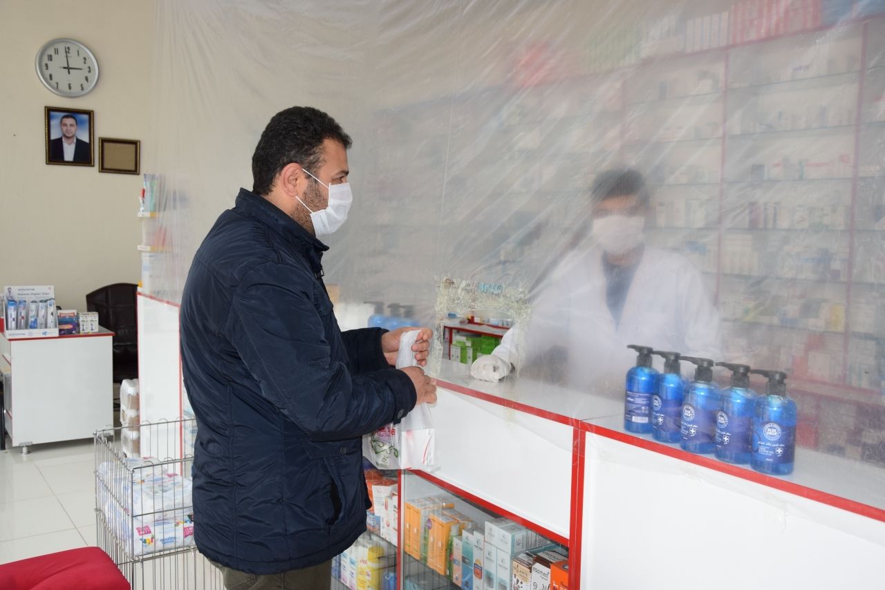 Koronavirüse karşı 'brandalı eczane' 1