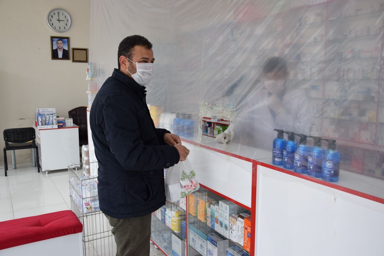 Koronavirüse karşı 'brandalı eczane' 2