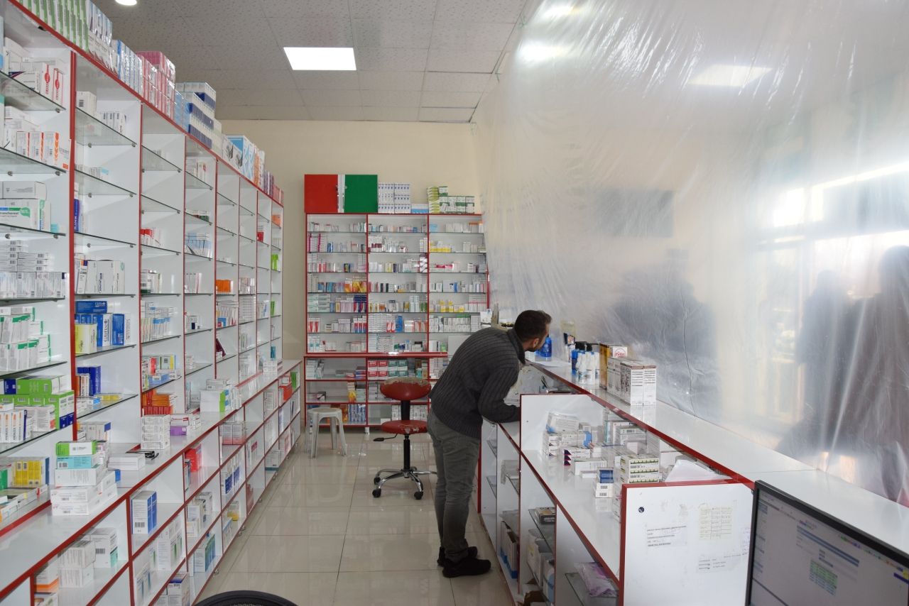 Koronavirüse karşı 'brandalı eczane' 3