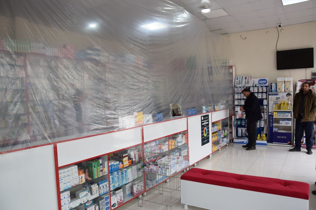 Koronavirüse karşı 'brandalı eczane' 5