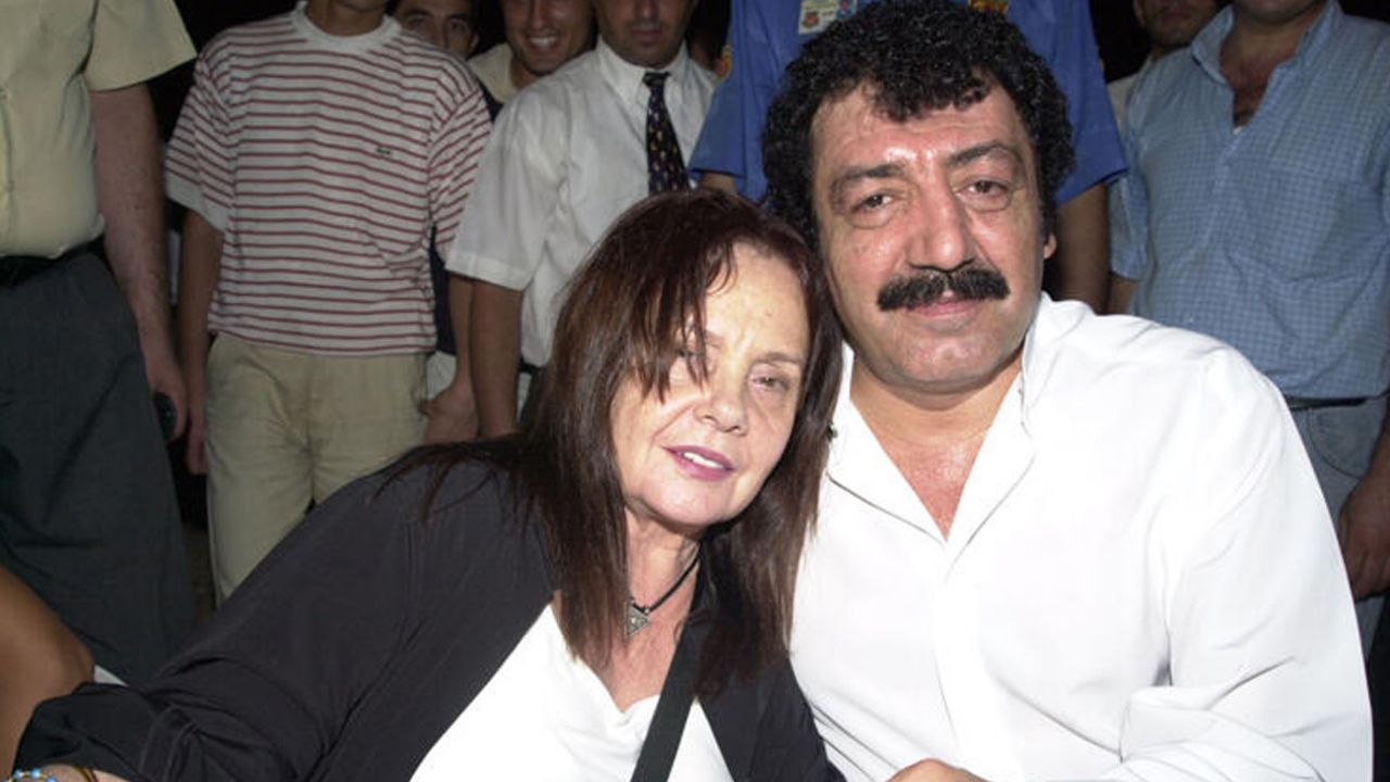 Hayat öyküsü kitap oldu: Ömrümce ağladım... Büyük aşkı Müslüm Gürses'e yedi yıl sonra kavuştu... 13