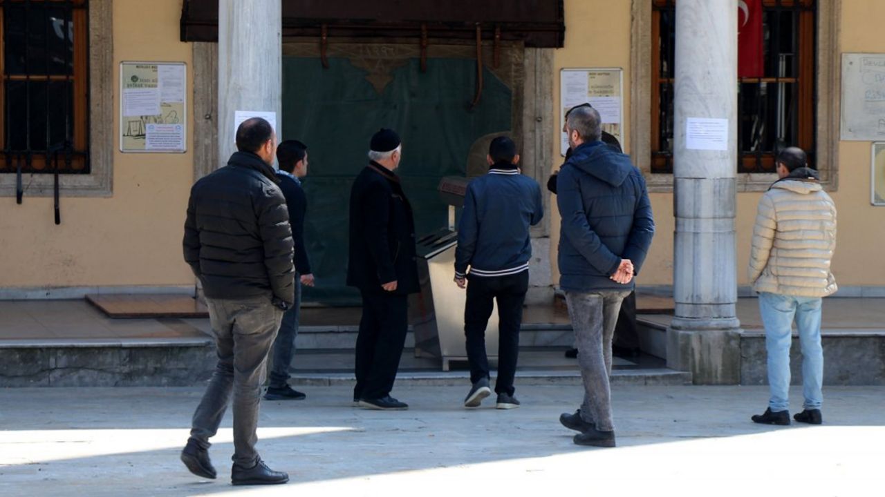 Son dakika... Camiler kapalı kaldı, Cuma namazı kılınmadı (Koronavirüs, Kovid-19, Corona) 1