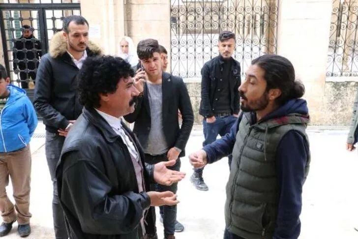 Koronavirüs uyarılarına kulak asmadılar! Cami kapısını zorladılar 2