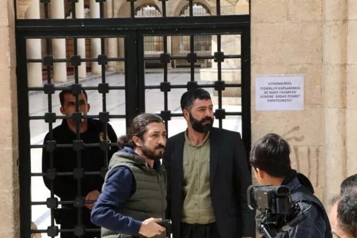 Koronavirüs uyarılarına kulak asmadılar! Cami kapısını zorladılar 7