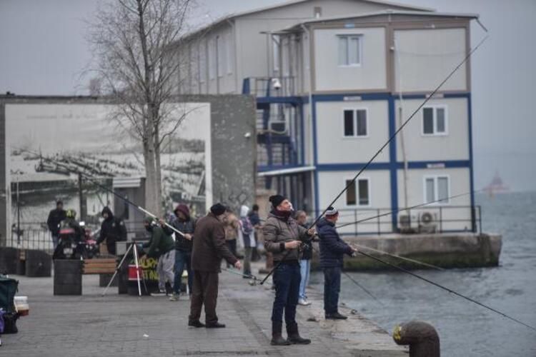 Yasağa rağmen pazara çıktı, kendisini uyaran polise 'Cahil değilim' dedi 4