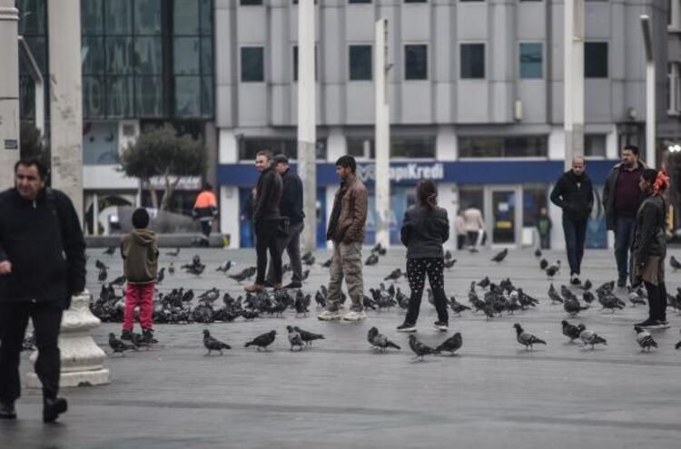 Yasağa rağmen pazara çıktı, kendisini uyaran polise 'Cahil değilim' dedi 3
