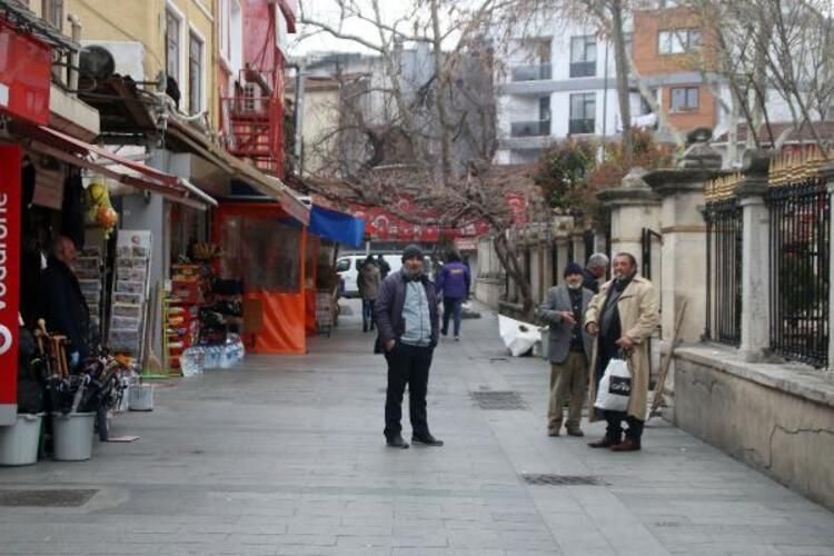Yasağa rağmen pazara çıktı, kendisini uyaran polise 'Cahil değilim' dedi 9