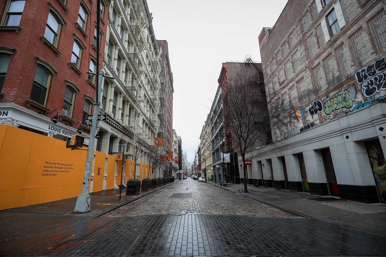 New York'ta ünlü mağazalardan yağma önlemi... 11