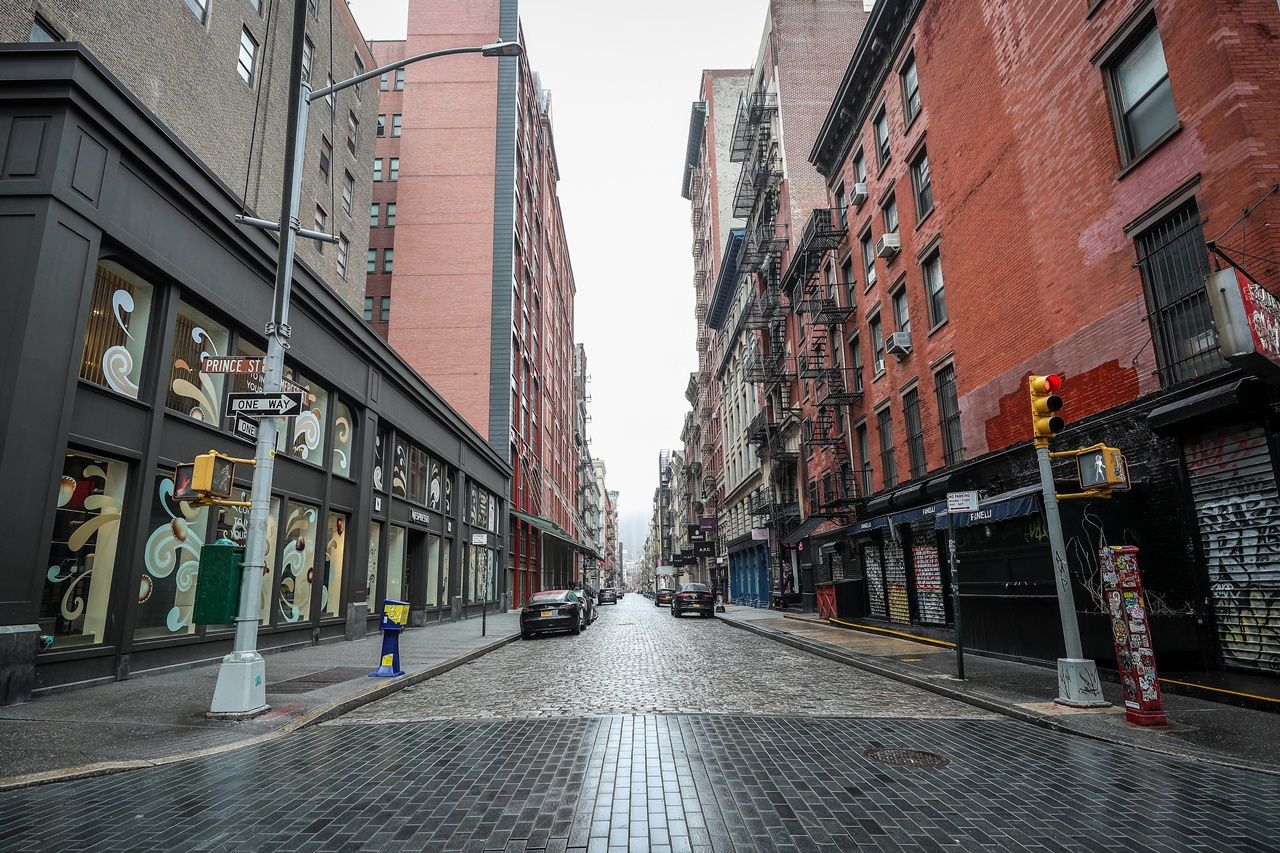 New York'ta ünlü mağazalardan yağma önlemi... 12