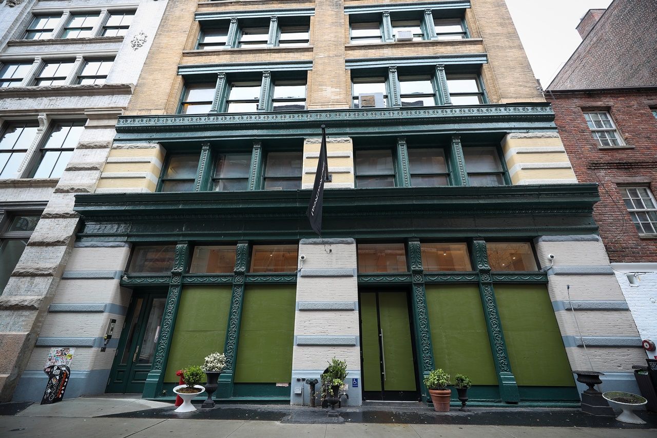 New York'ta ünlü mağazalardan yağma önlemi... 13