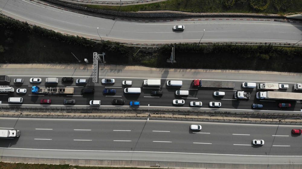 İstanbul'a giriş ve çıkışlarda kilometrelerce uzunlukta araç kuyruğu 4