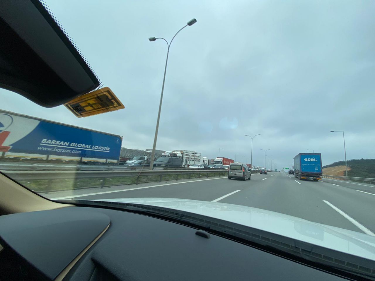 İstanbul'a giriş ve çıkışlarda kilometrelerce uzunlukta araç kuyruğu 11