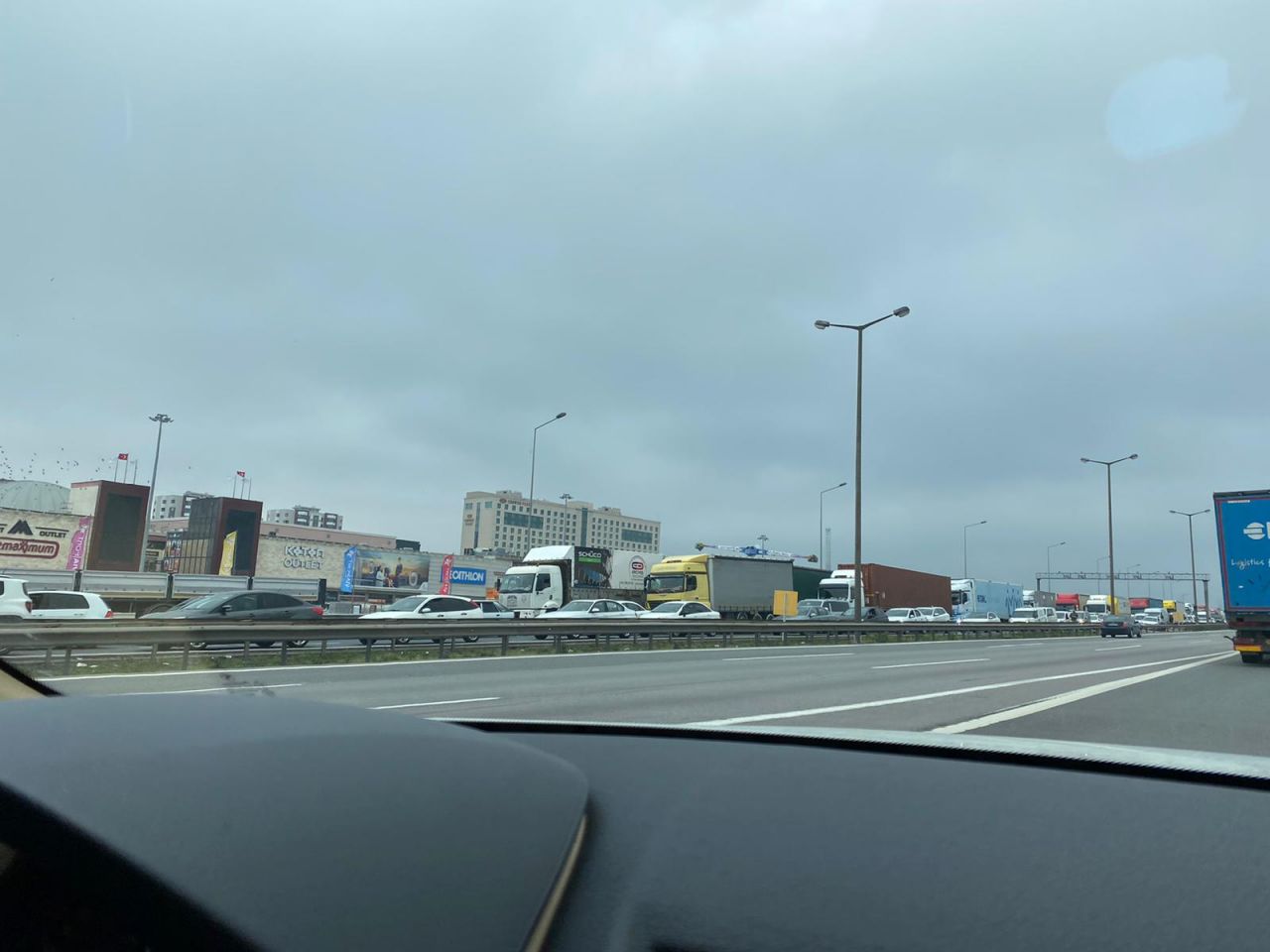 İstanbul'a giriş ve çıkışlarda kilometrelerce uzunlukta araç kuyruğu 9