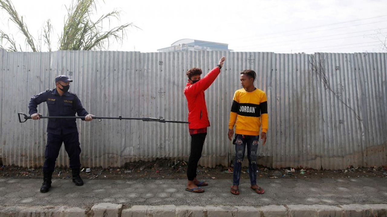 Son dakika... Koronavirüs yasağına uymayanları kafese koydular (Corona, Covid-19, Kovid-19) 11