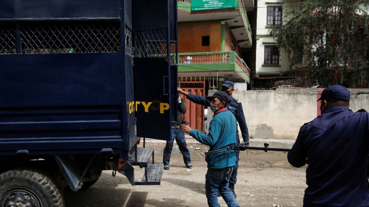 Son dakika... Koronavirüs yasağına uymayanları kafese koydular (Corona, Covid-19, Kovid-19) 5