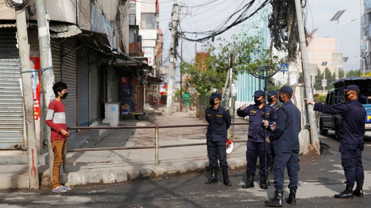 Son dakika... Koronavirüs yasağına uymayanları kafese koydular (Corona, Covid-19, Kovid-19) 6