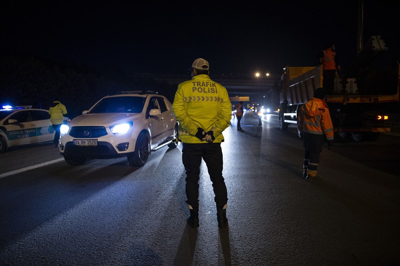 İstanbul'a araç giriş çıkışı durduruldu! 1