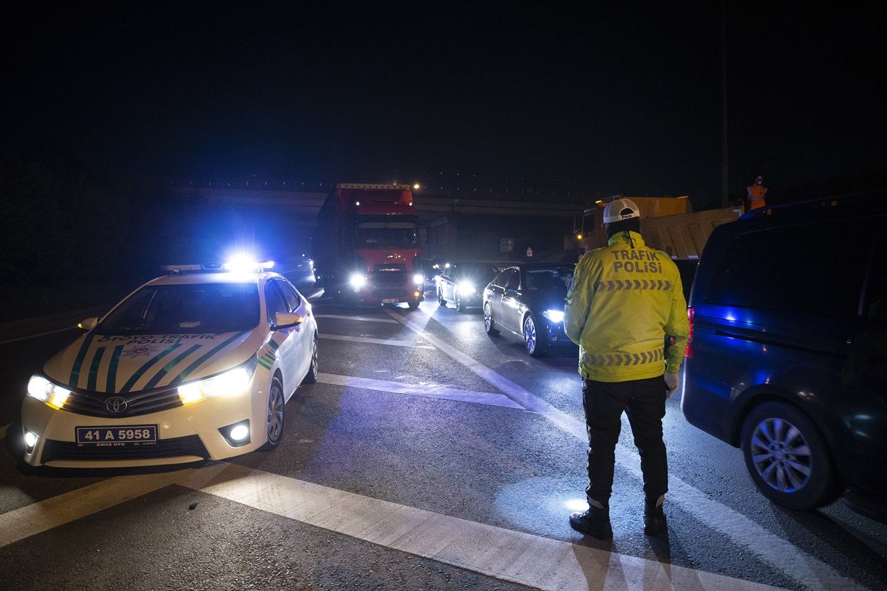 İstanbul'a araç giriş çıkışı durduruldu! 4