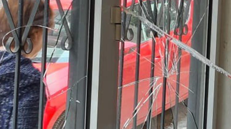 Bunun adı alçaklık! İçeri girip doğrudan hemşirenin odasına koştu 8