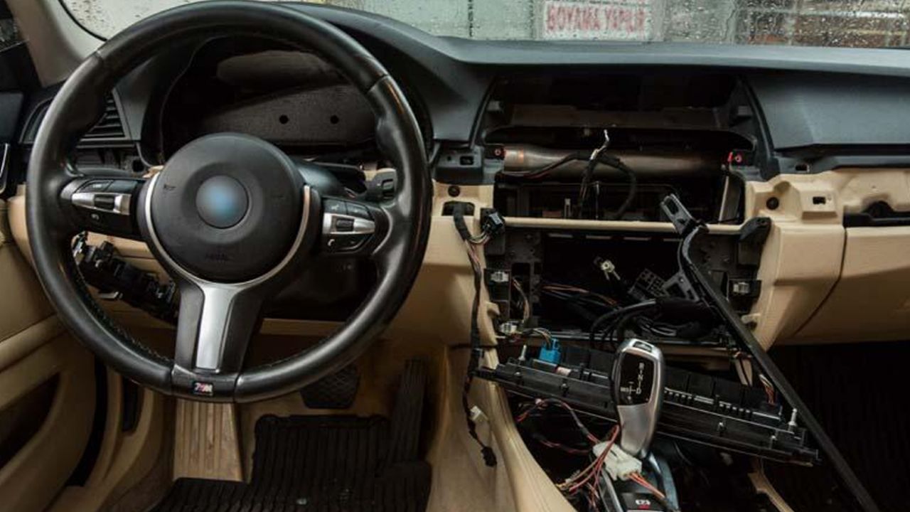 Son dakika... Parmak izi bile bırakmadan... Tüm elektronik aksamı çaldılar! 1