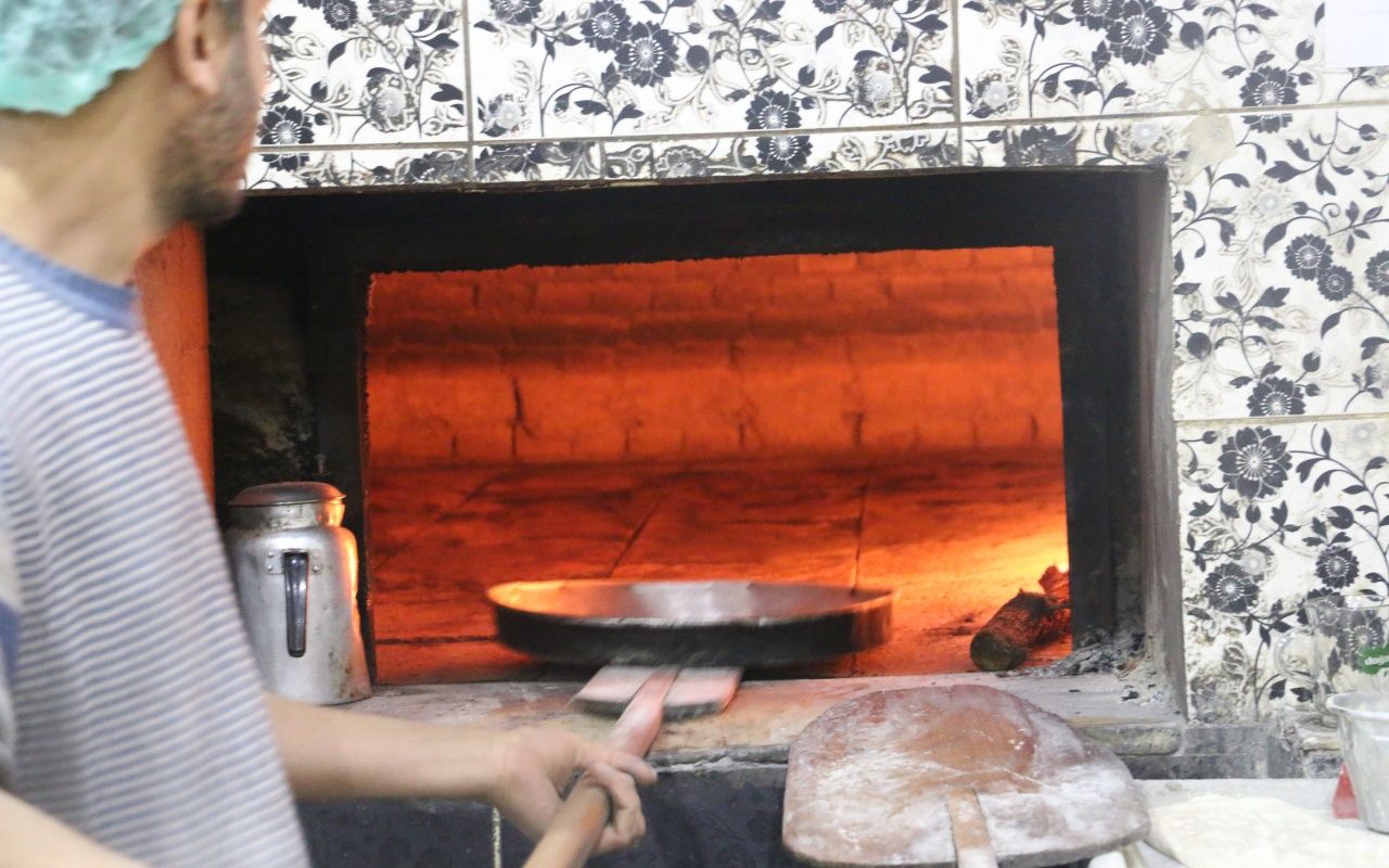 Madeni paraları fırında ısıtıp müşterilere veriyor 2