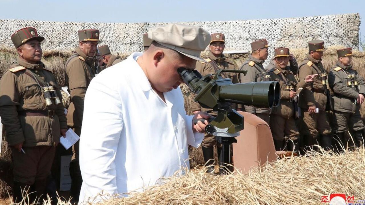 Son dakika... Koronavirüse 'meydan okudu': Kuzey Kore lideri Kim, askeri tatbikatta 2
