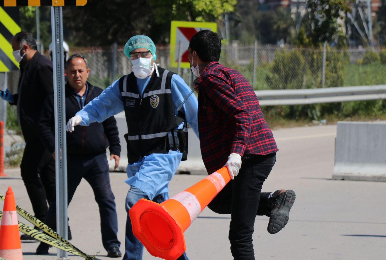 Koronavirüs olan adam hastaneden kaçıp polise cehennemi yaşattı 3