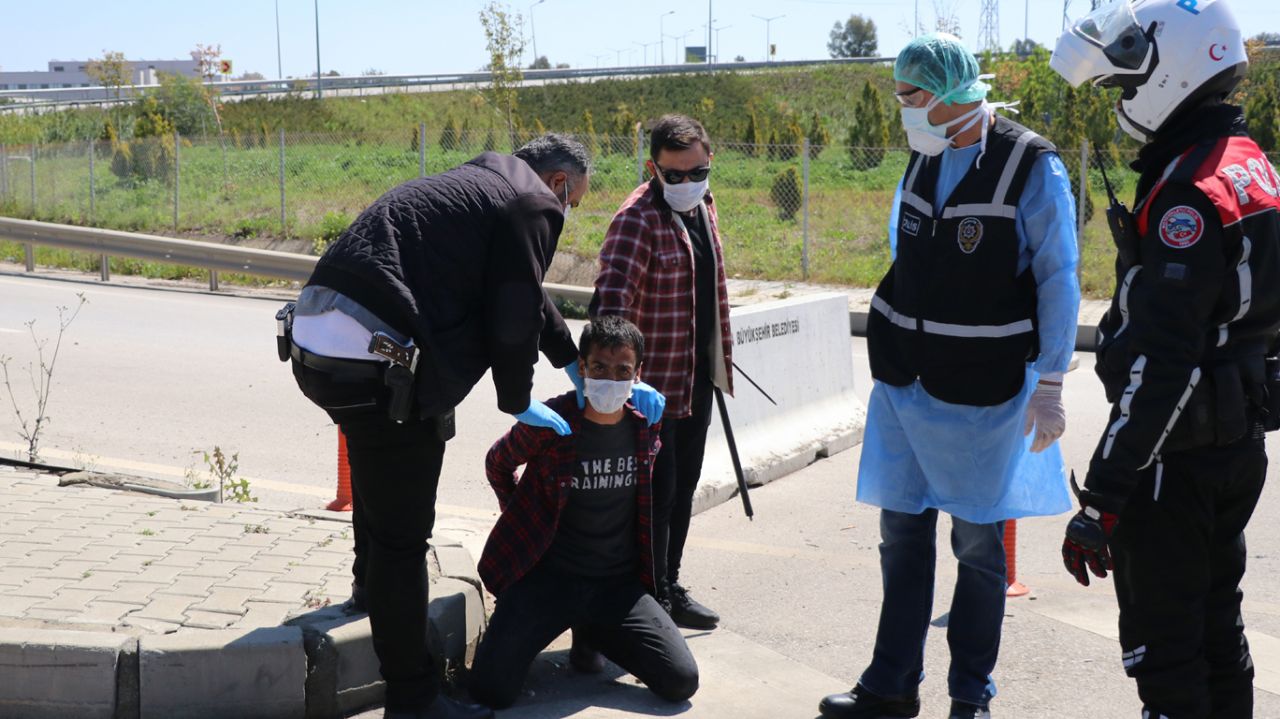 Koronavirüs olan adam hastaneden kaçıp polise cehennemi yaşattı 7