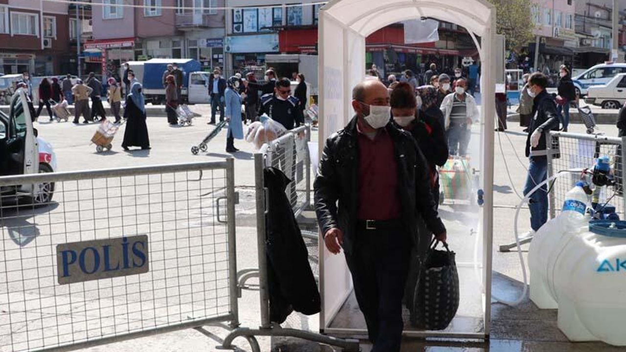 Son dakika... Burdur'da pazara girmek isteyenler, 1 kilometrelik kuyruk oluşturdu 6