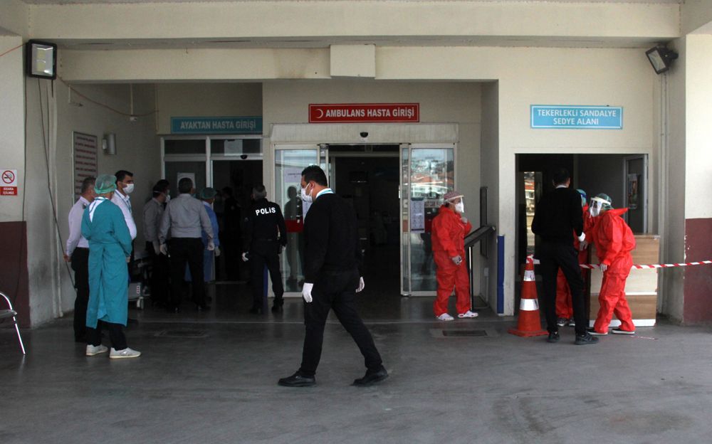 Hem tükürük hem dehşet saçtı! 3