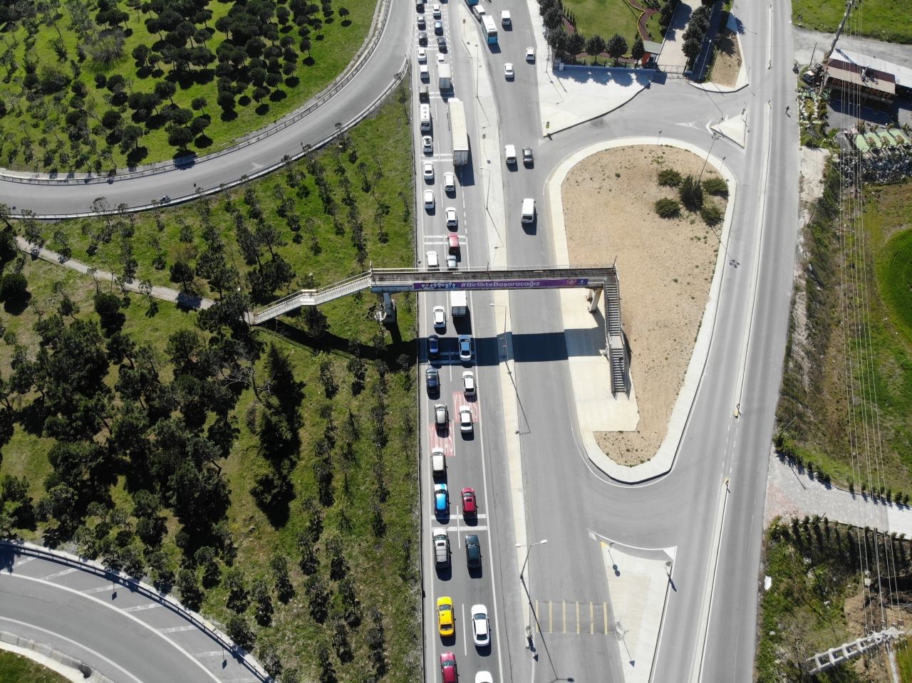 Sokağa çıkma yasağı öncesi İstanbul'da trafik kilitlendi 3