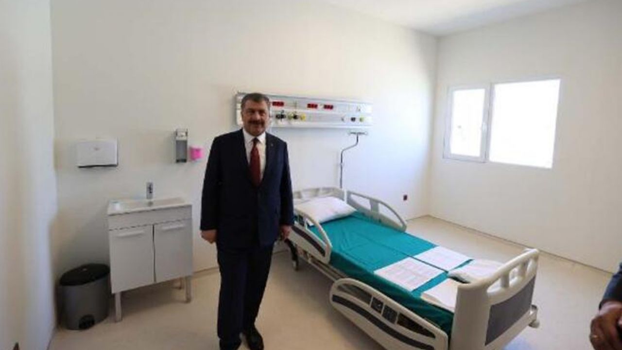 Son dakika... Bakan Fahrettin Koca, yapımı süren pandemi hastanelerinde incelemelerde bulundu 3