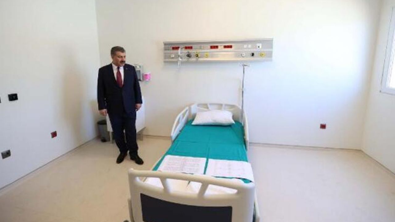 Son dakika... Bakan Fahrettin Koca, yapımı süren pandemi hastanelerinde incelemelerde bulundu 4
