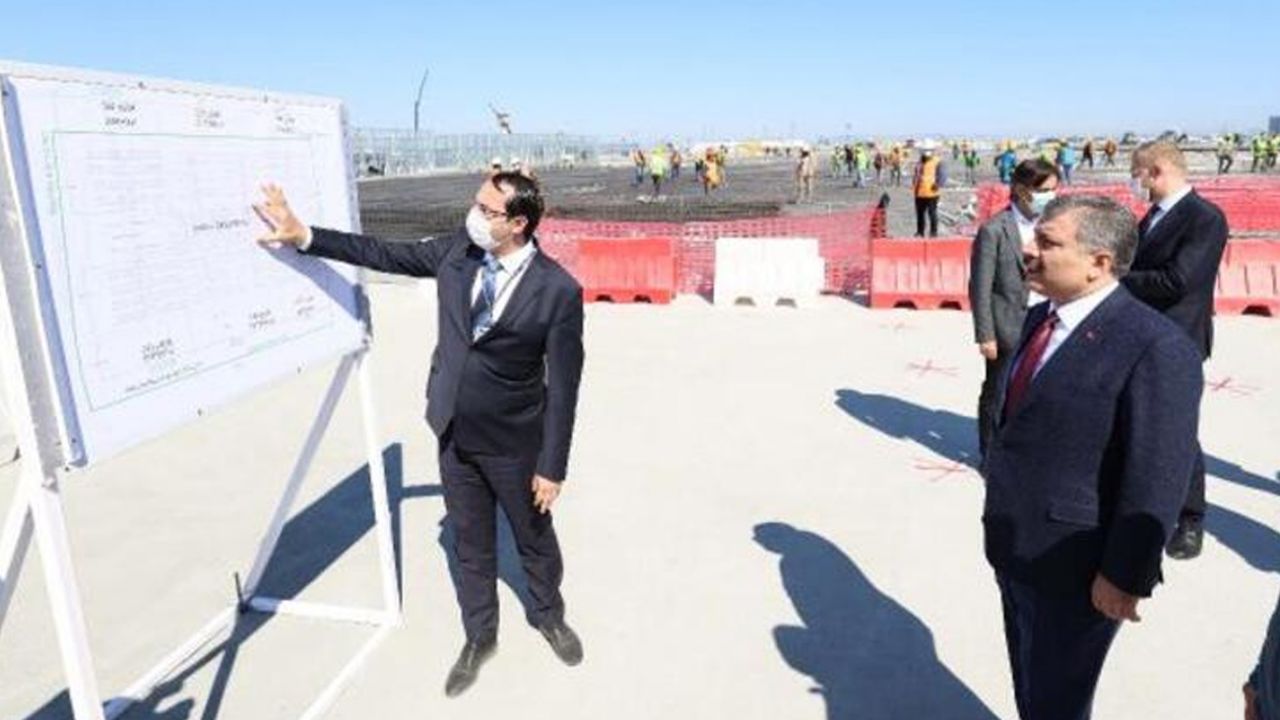 Son dakika... Bakan Fahrettin Koca, yapımı süren pandemi hastanelerinde incelemelerde bulundu 6
