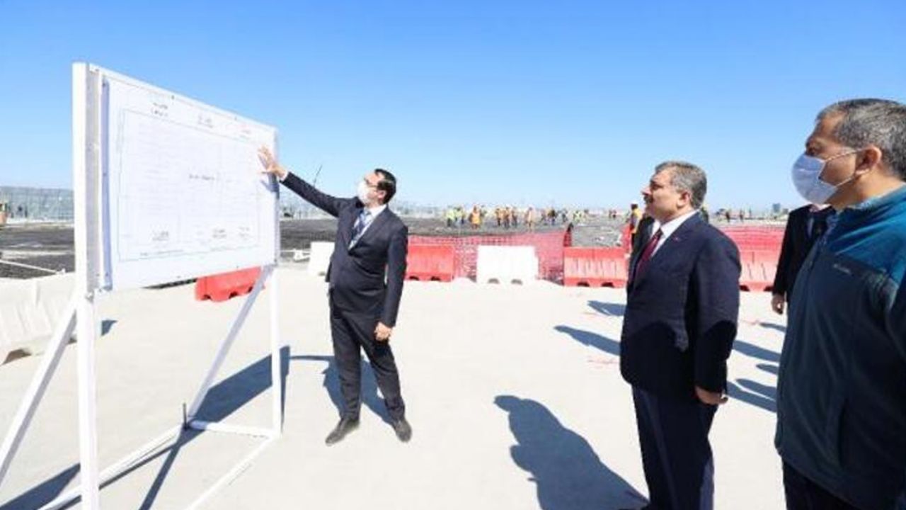 Son dakika... Bakan Fahrettin Koca, yapımı süren pandemi hastanelerinde incelemelerde bulundu 7
