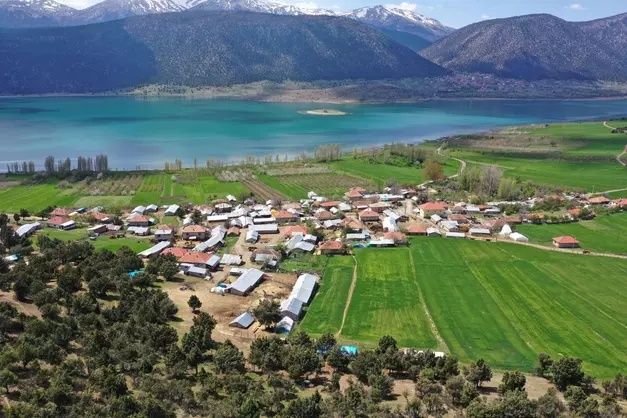 Gölün ortasında izole yaşam! Korona buraya uğramadı 2