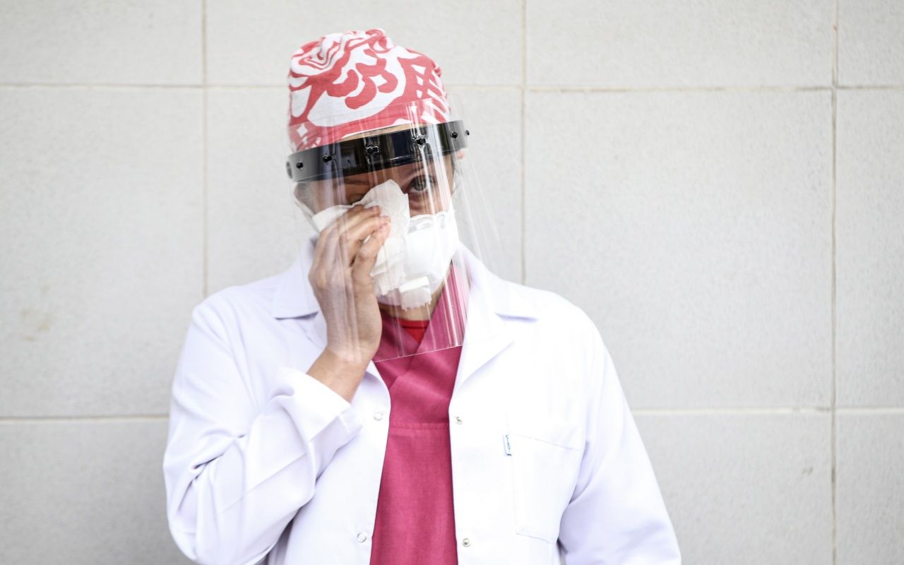 Koronaya yenilen doktor için anma töreni 13