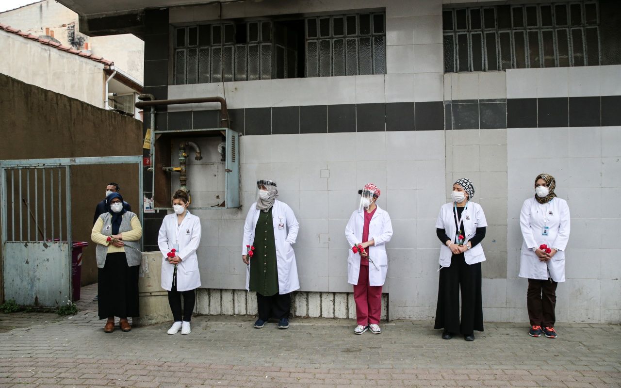 Koronaya yenilen doktor için anma töreni 3