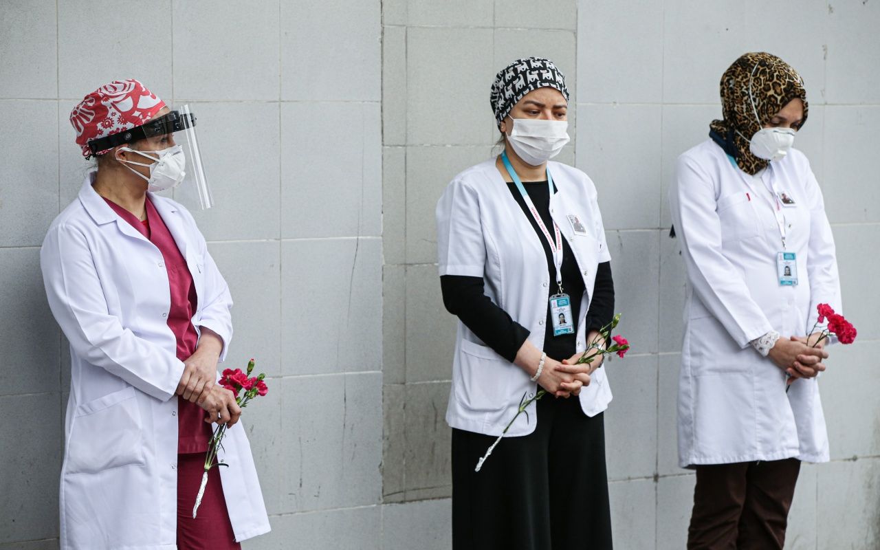 Koronaya yenilen doktor için anma töreni 9