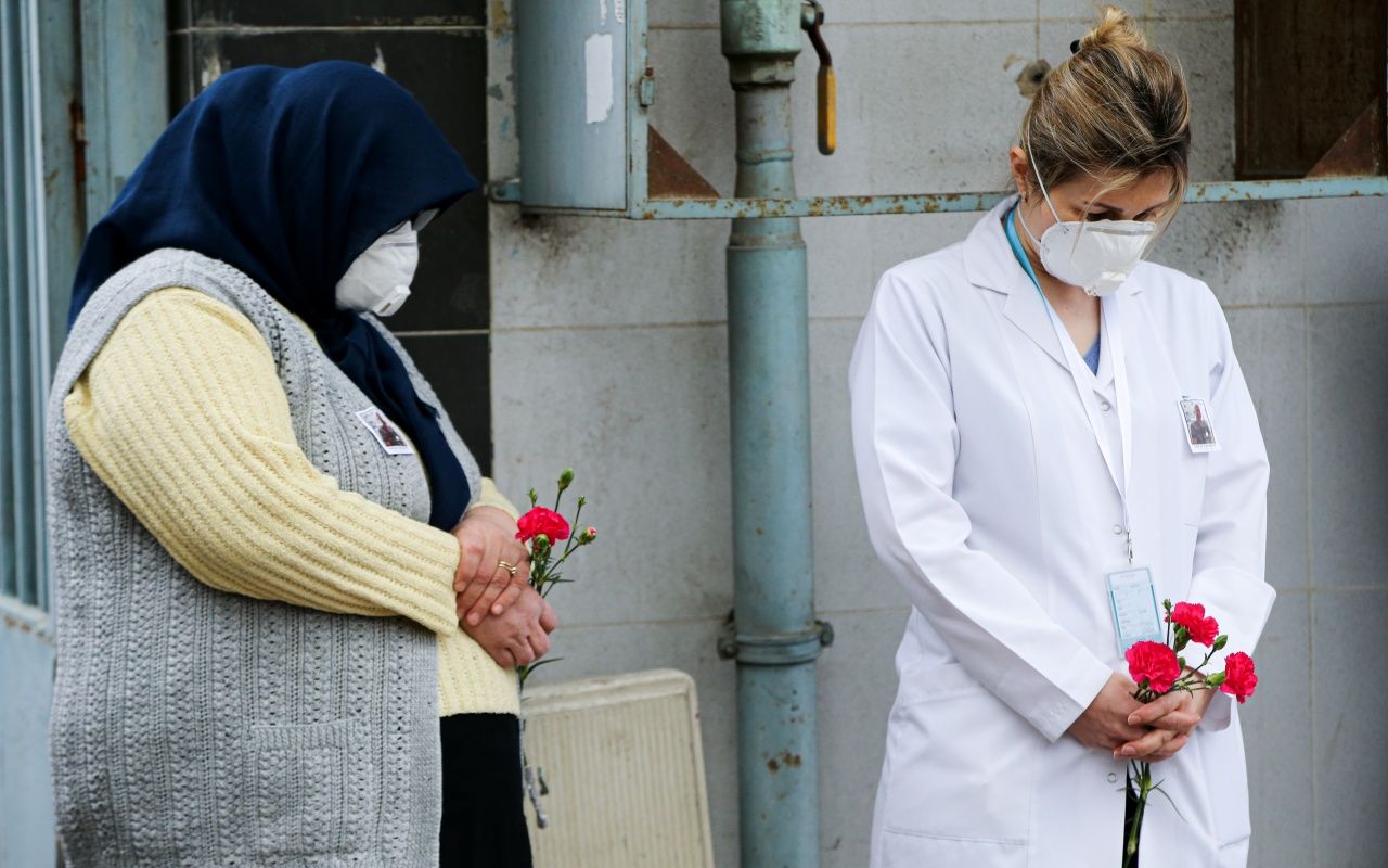 Koronaya yenilen doktor için anma töreni 4